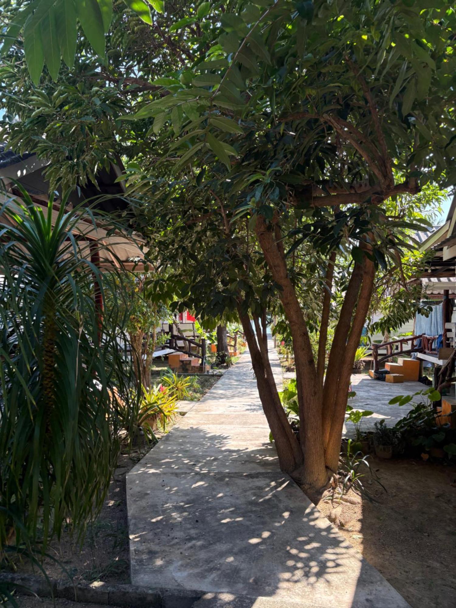 Pyramid Bangalow Ban Laem Sai Luaran gambar